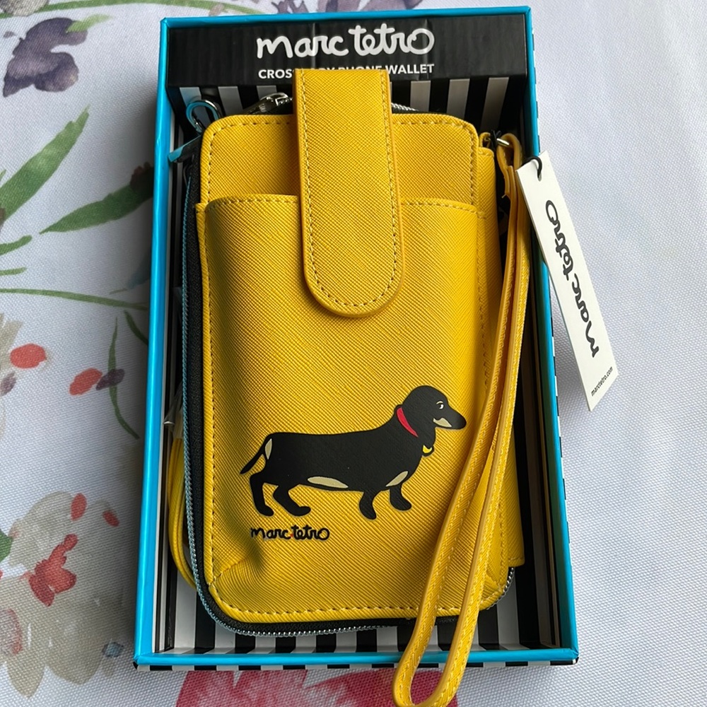 NIB NWT Marc Tetro Dachsund Crossbody Phone Wallet Yellow